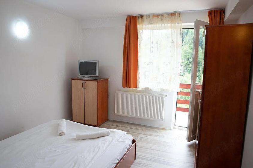 Vila, pensiune P+2+M de vanzare in Predeal - 1