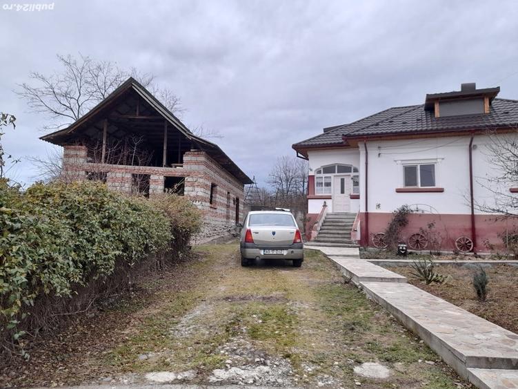 Vand constructie in zona montana ,Corbi ,jud Ag.Facilitati,apa curent ,gaze naturale ,asfalt la poar - 8