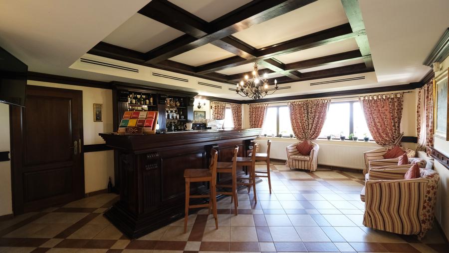 Vanzare hotel in zona superba de munte cu priveliste incredibila din camere - 12