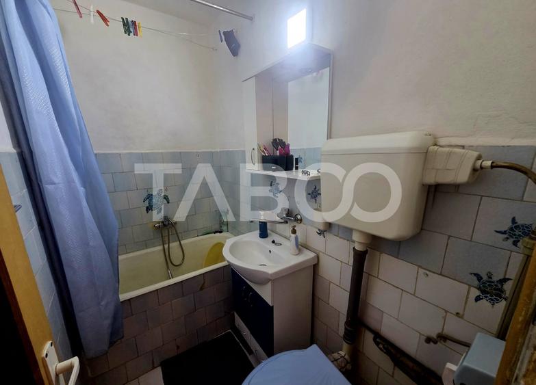 Apartament cu 3 camere semidecomandat, mobilat în Făgăraș