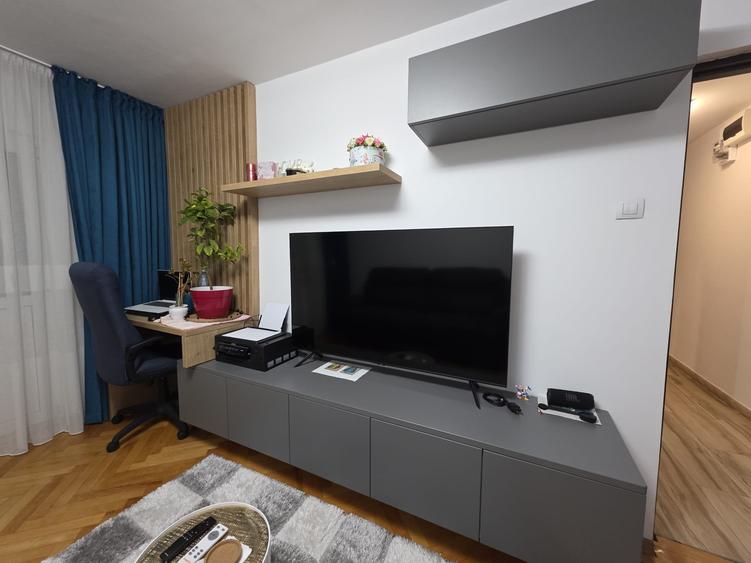 Vand apartament 3 camere decomandat Tractorul cu loc de parcare - 8