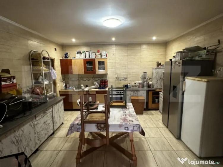 Casa de vanzare, 265 mp, zona Boghis - 3