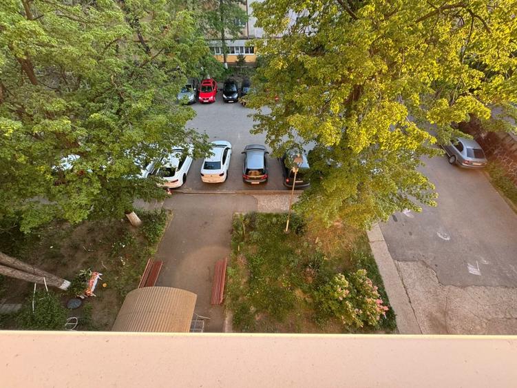 Vând Apartament cu 3 camere, decomandat, et. 3, 68 mp + acces la 100 mp  - 16