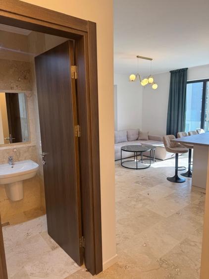 Apartament cu 3 camere semidecomandat, mobilat în Dămăroaia