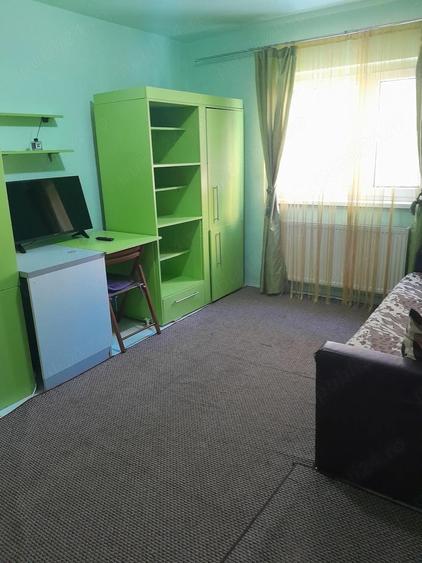 Garsoniera de inchiriat str. One?ti ,et.1 ,230 euro - 1