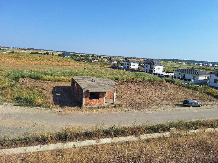 Casă cu Teren 908 Mp în Domnești
