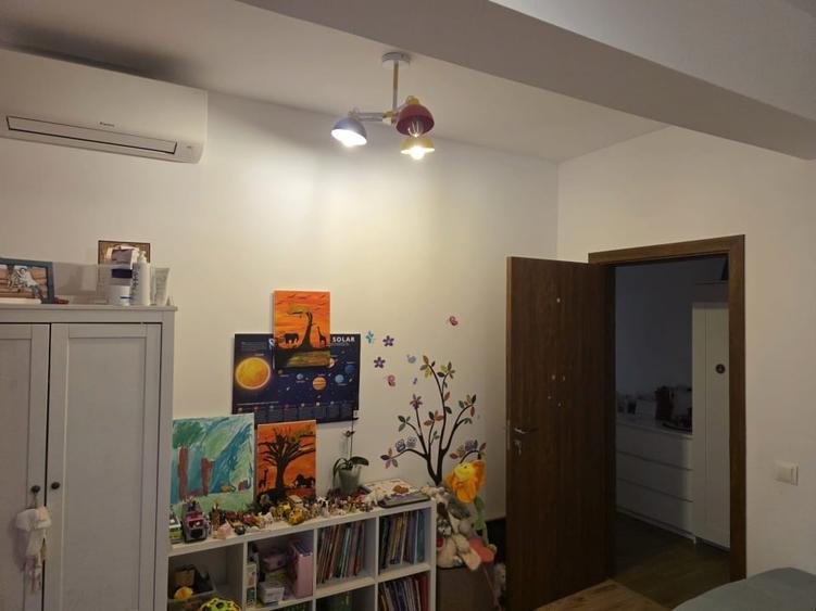 Apartament cu 3 camere decomandat, mobilat în Titan