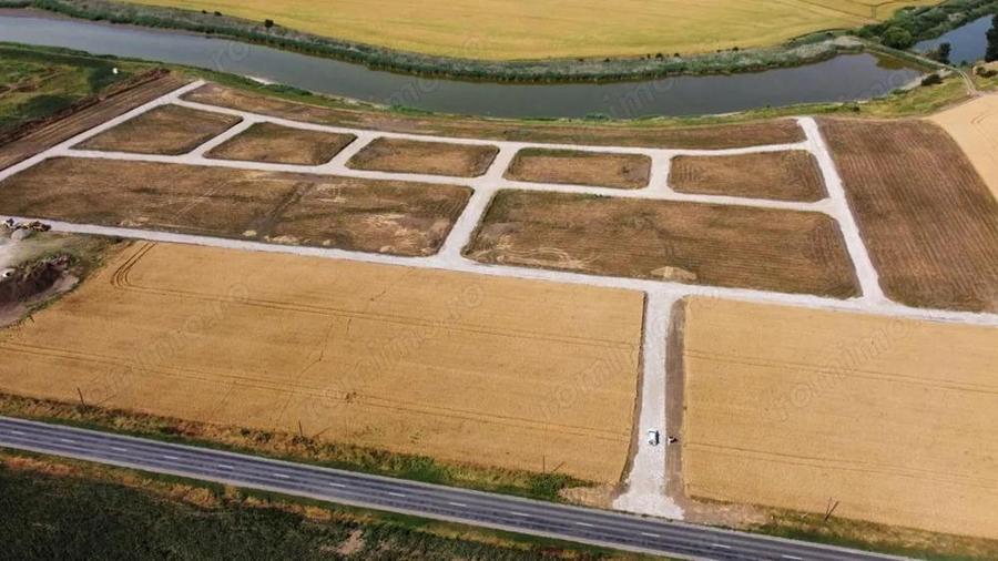 Intravilan In Rate in Frumusani-Pasarea | utilitati gaz, curent | #RG1 - 9