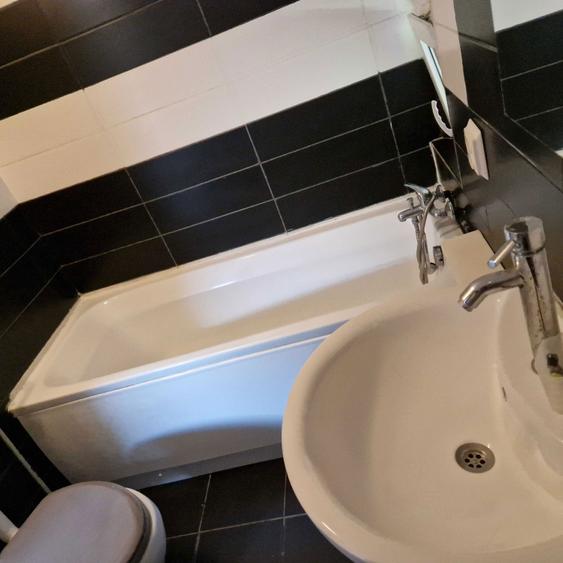 Proprietar,inchiriez ap 3 camere(configurabil)situat in imobil cu 2 ap, curte proprie,Romexpo Expozitiei Mihalache 1 Mai.Acces metrou si transp public - 1