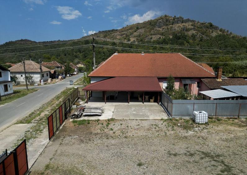 Casa tip duplex cu teren generos in Dezna - 1