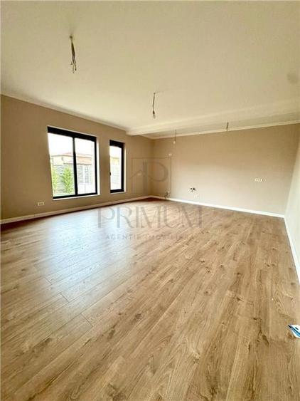 Duplex elegant, 5 camere, despartit prin camera tehnica,  Dumbravita - 1