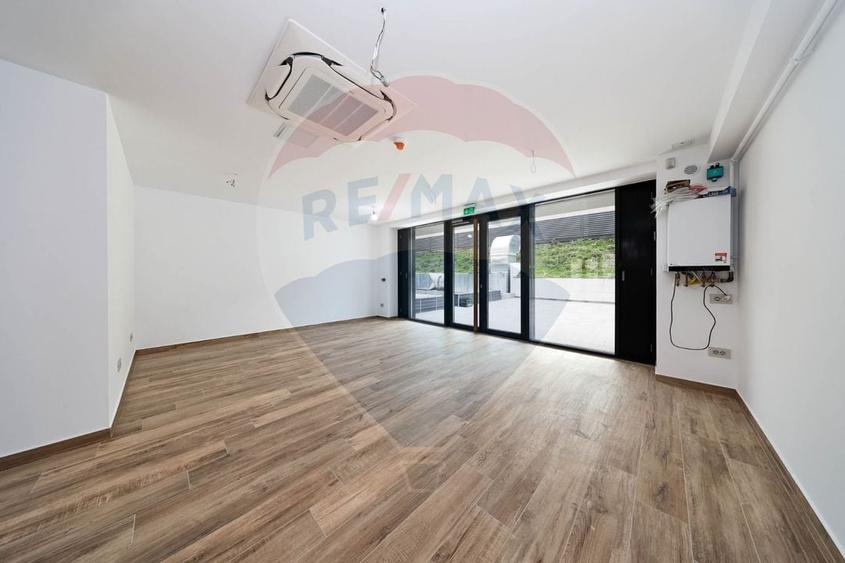 Spatiu comercial de inchiriat, cu terasa, in zona Ultracentral! - 3