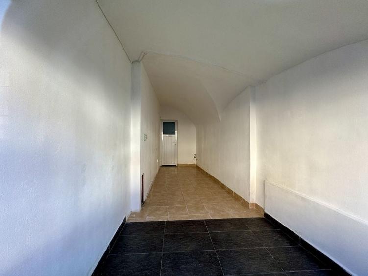 Spatiu comercial de inchiriat la parter in zona centrala - 4