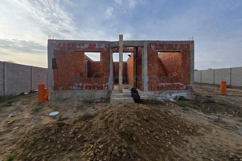 Casa la rosu de vanzare in Santandrei - 4