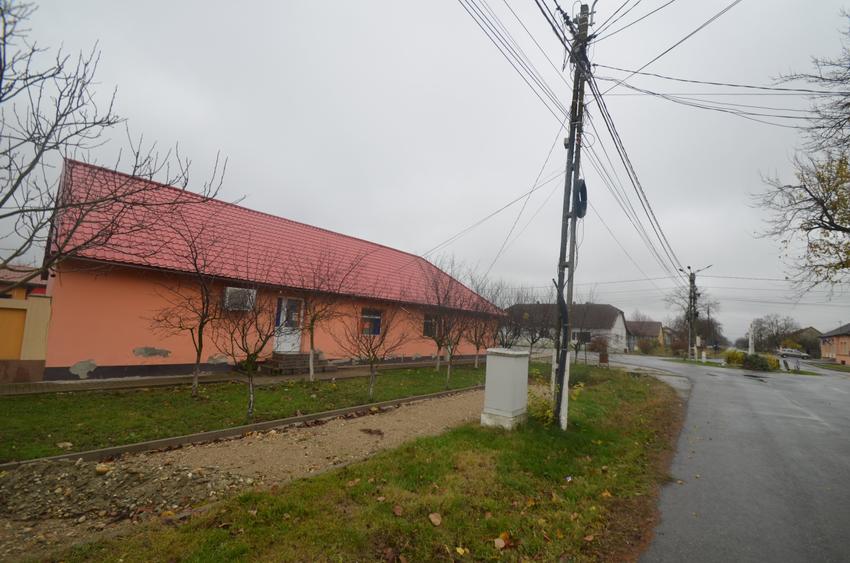 Casa in centrul comunei Padureni - 8