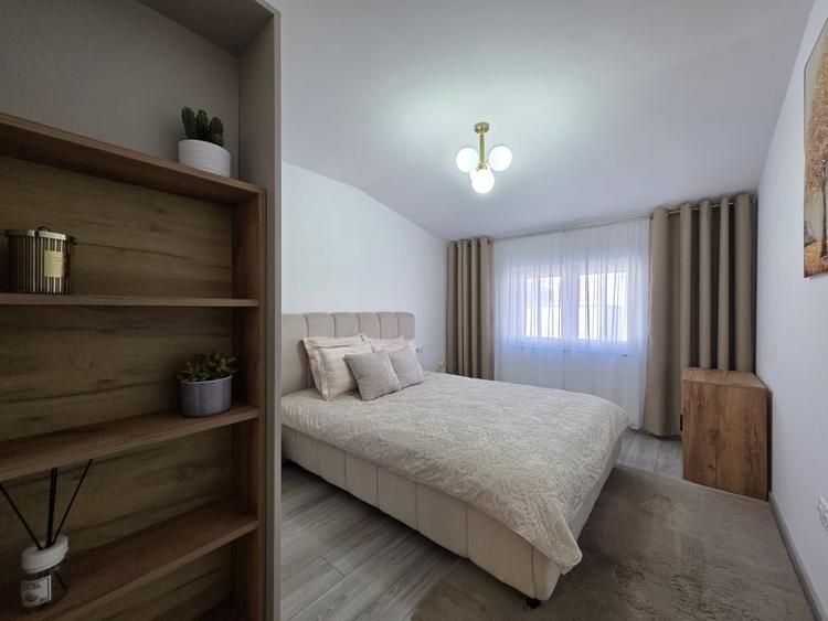 Apartament cu trei camere pe doua niveluri, tip vila, zona Tractorul - 3