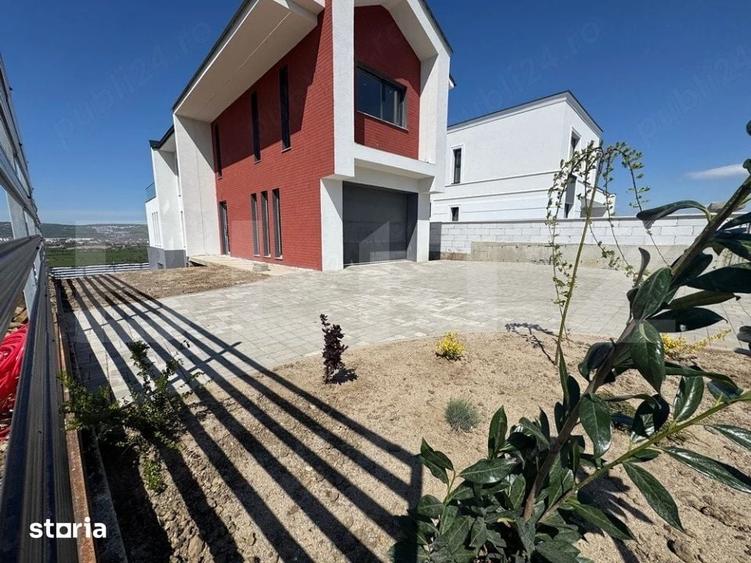 Casă cu 6 camere cu Teren 479 Mp în Sopor