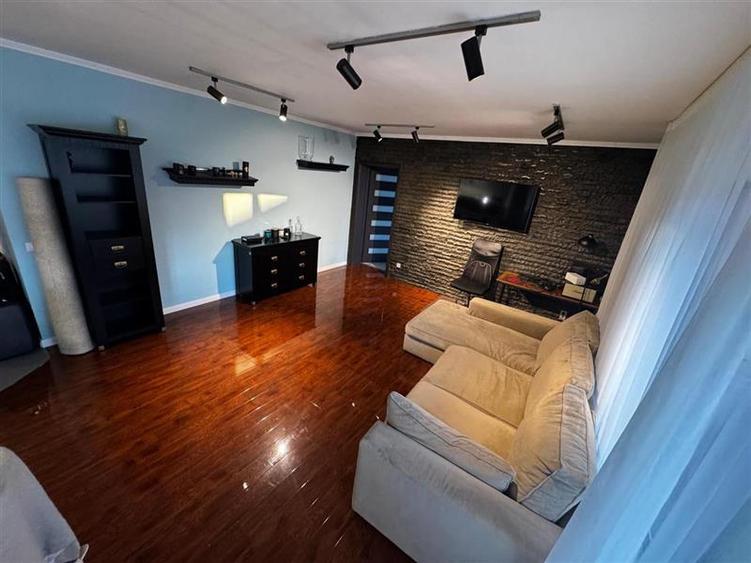 Apartament cu 2 camere semidecomandat, mobilat în Bună Ziua