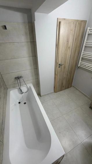 Apartament cu 3 camere decomandat în 1 Decembrie