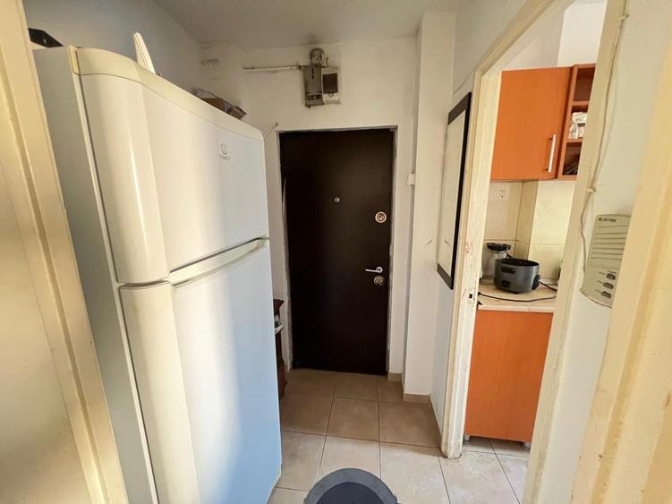 Apartament cu 2 camere semidecomandat, mobilat în Florilor
