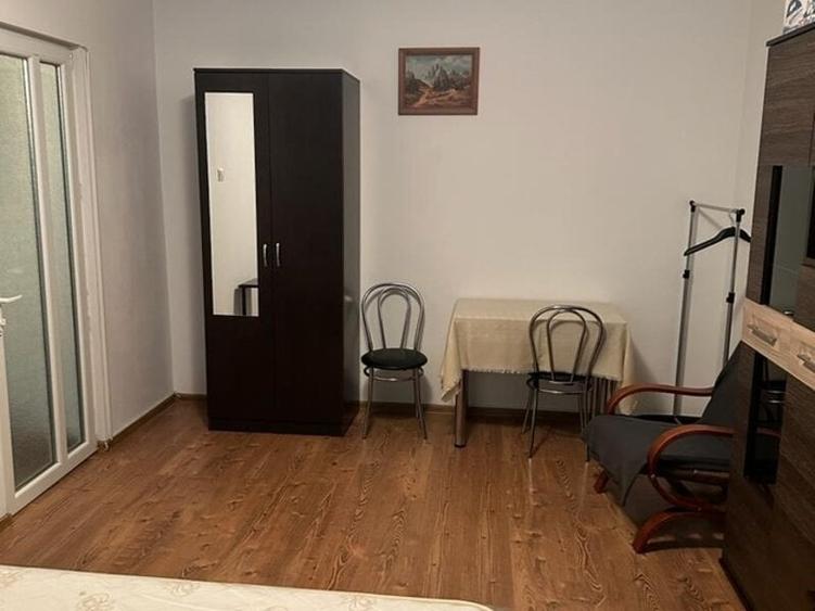 Garsonieră decomandată în P-ța Gorjului