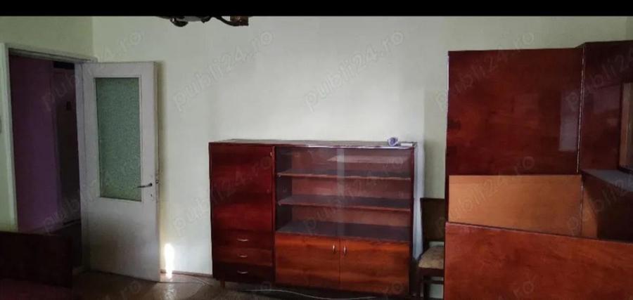 Apartament cu 3 camere decomandat în Dâmbovița