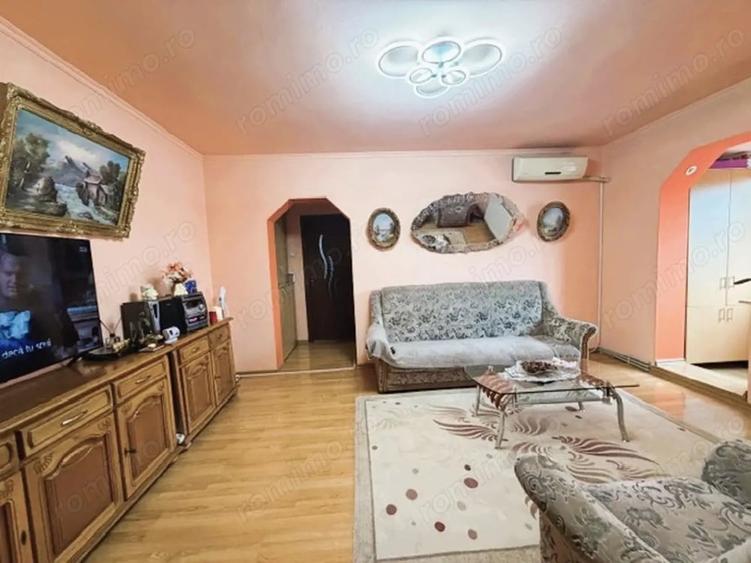 Apartament cu 3 camere decomandat în Central