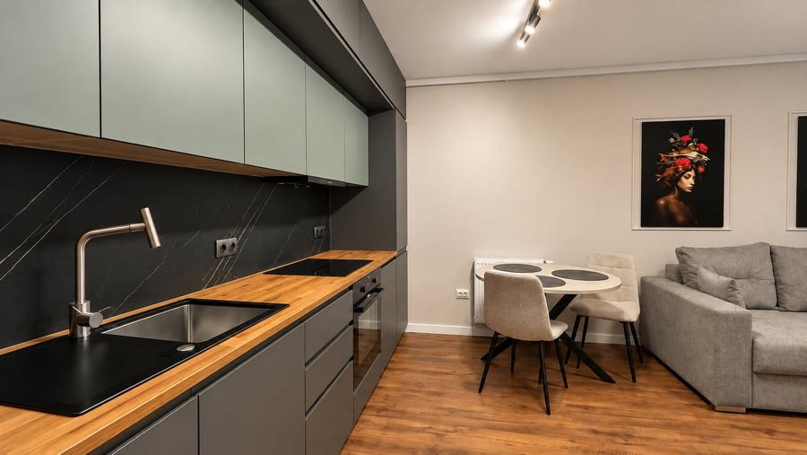 Apartament cu 3 camere decomandat, mobilat în Județean