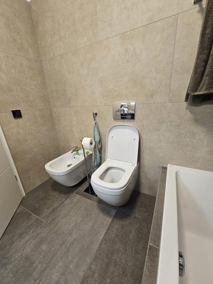 Apartament cu 4 camere decomandat în Dumbrăvița