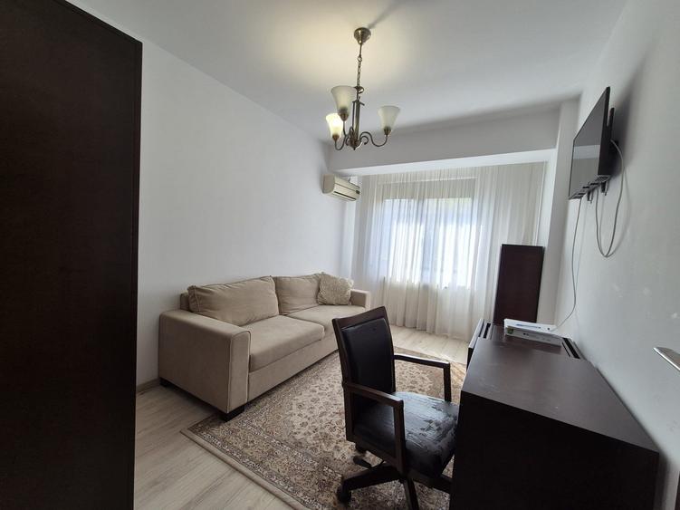 Apartament cu 3 camere semidecomandat în Națiunile Unite