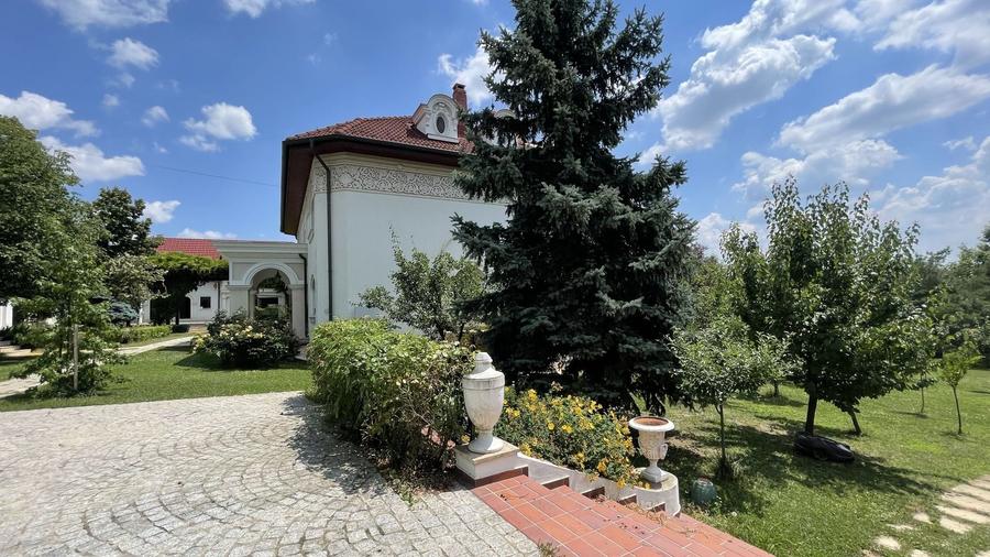 Casă individuală cu 10 camere cu Piscina în Balotești