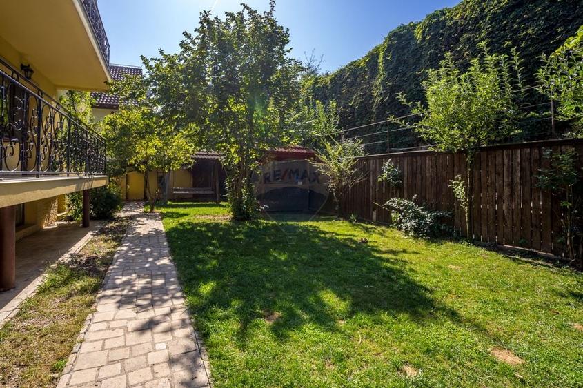 Casă individuală cu 8 camere cu Teren 405 Mp în Grigorescu