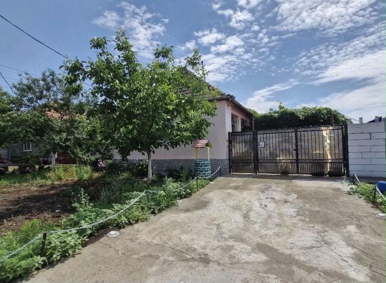Casă cu 4 camere în Bencecu de Sus