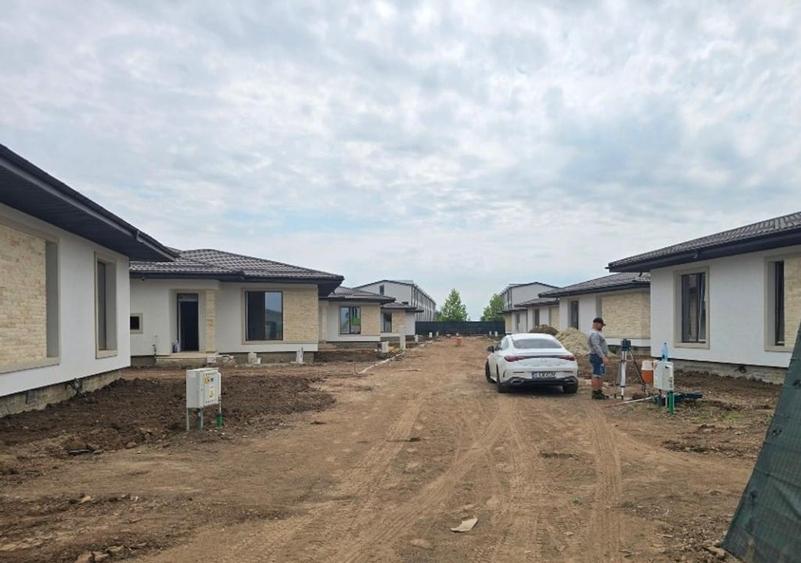 Casă individuală cu 4 camere cu Canalizare în Central