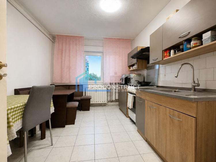 Apartament cu 4 camere în Lipovei