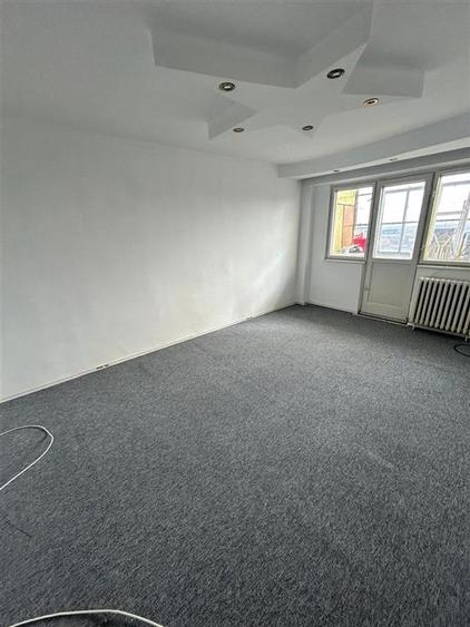 Apartament cu 3 camere decomandat în Viziru 3