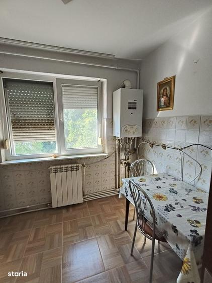 Apartament cu 3 camere decomandat în Micro 14
