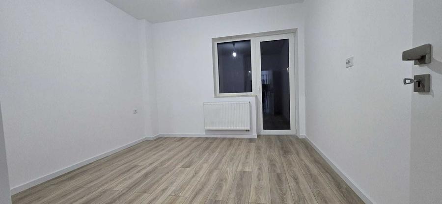 Apartament cu 2 camere decomandat în Tractorul