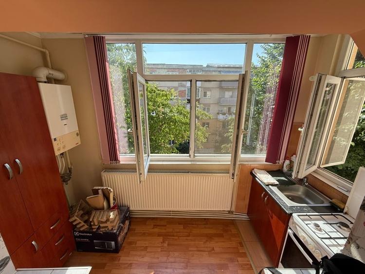 Apartament cu 3 camere decomandat, mobilat în Bogdan Vodă