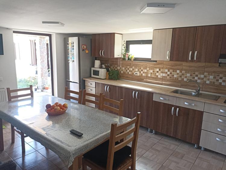 Casă individuală cu 4 camere cu Teren 1500 Mp în Curtești