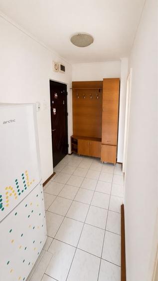 Apartament cu 3 camere decomandat în Exterior Vest