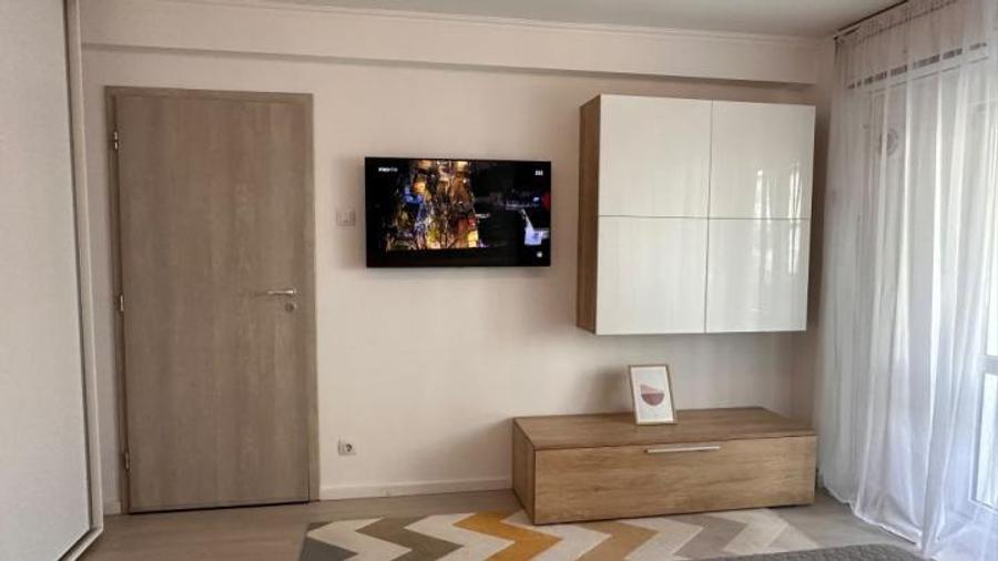 Apartament cu 2 camere decomandat, mobilat în Tei