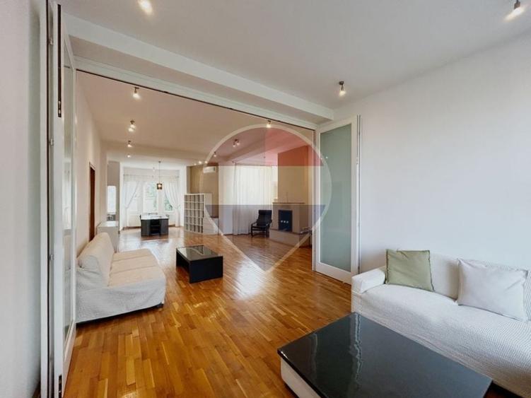 Apartament cu 3 camere semidecomandat, mobilat în Primăverii
