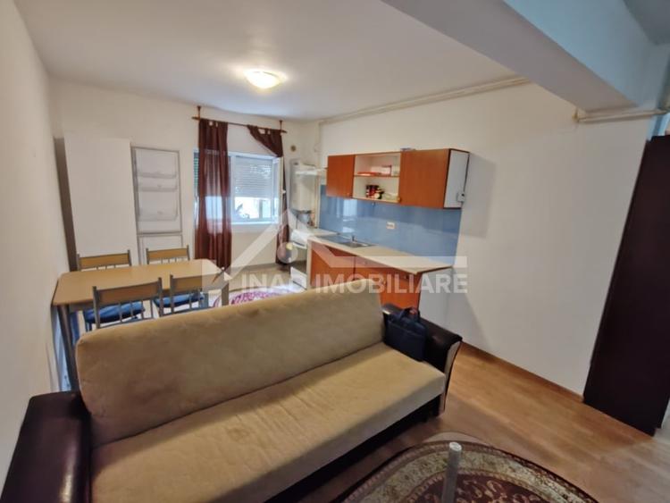 Apartament cu 3 camere semidecomandat, mobilat în Bună Ziua