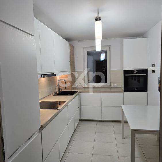 Apartament cu 3 camere decomandat, mobilat în Tractorul