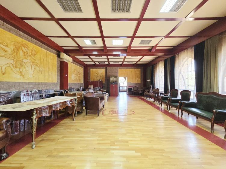 Spațiu comercial, de 200 mp, în Micro 17
