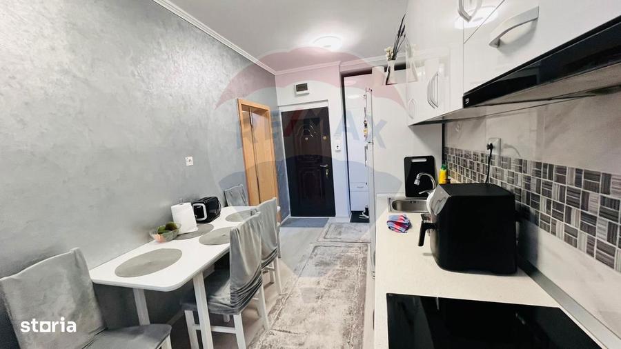 Apartament cu 3 camere semidecomandat, mobilat în Rogerius