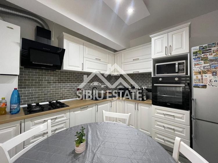 Apartament cu 3 camere decomandat, mobilat în Turnișor