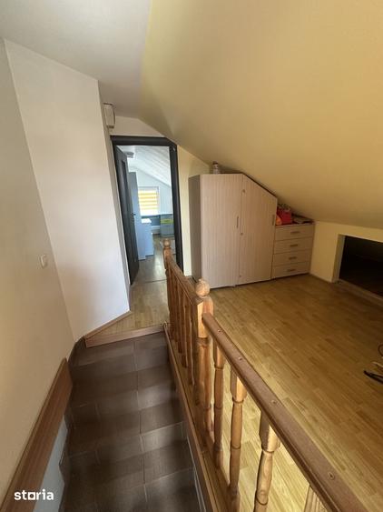 Apartament cu 4 camere în Florești