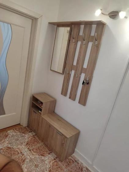 Apartament cu 3 camere decomandat în Milcov
